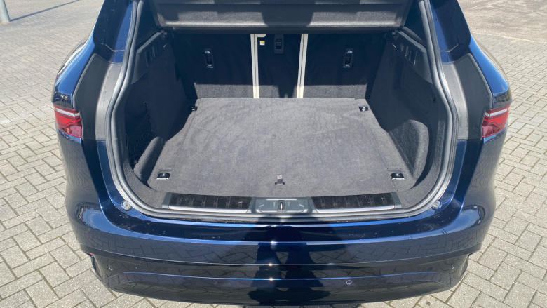 Jaguar F-Pace 2.0 D200 R-Dynamic Black 5dr Auto AWD Diesel Estate